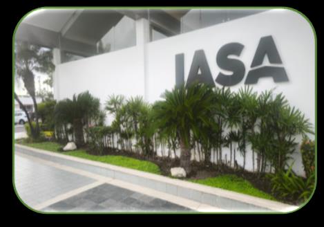 Jardinería ornamental en fachada de IASA, Guayaquil